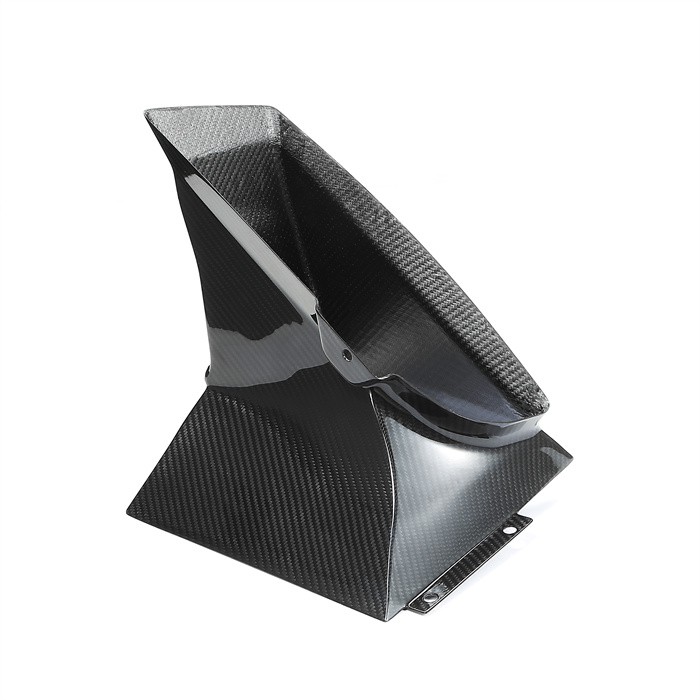 Výrobce autodílů z uhlíkových vláken